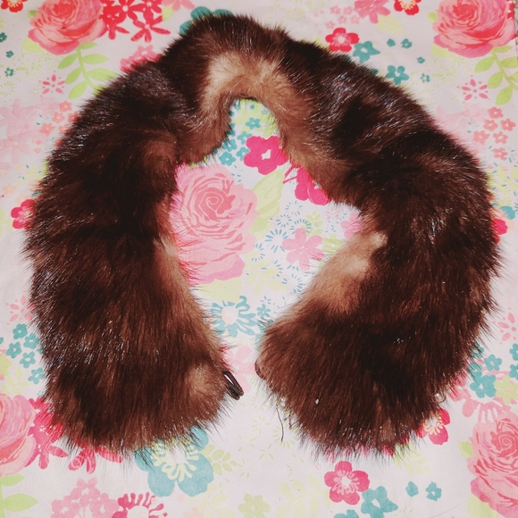 Glamorous Natural Ranch Mink Fur Collar with Faux Pearl Embellishments - Picture 7 of 10